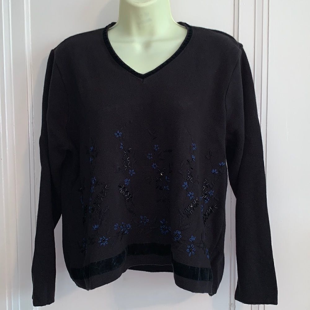 ‎Vtg Lizwear petite black floral beaded sweater